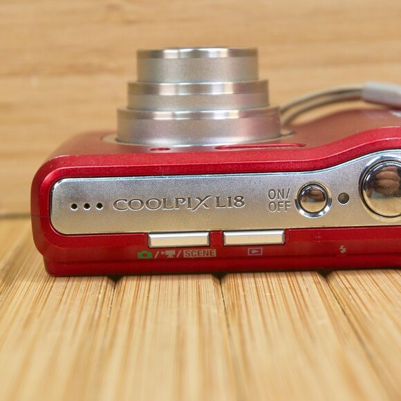 Nikon Coolpix L18 8MP Digital Camera with 3X Optical Zoom, Red - Picture 4 of 9
